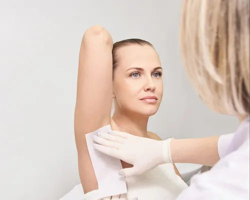 Women's Underarm De-Tan and Bleach Service in Siruseri