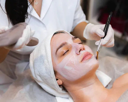Women's Face and Neck De-Tan Bleach Service in Siruseri