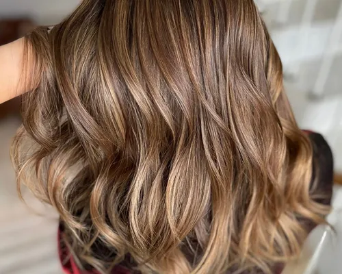 Women's Hair Highlights Service in Siruseri