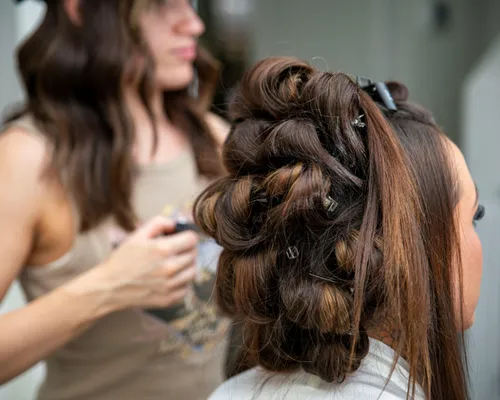 Creative Women's Hair Cut Service in Siruseri
