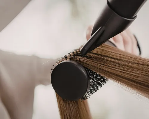 Professional Straight Blow Dry Service for Women in Siruseri