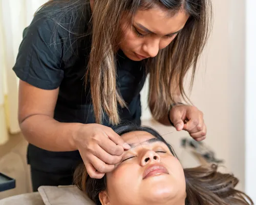 Women's Full Face Threading Service in Siruseri